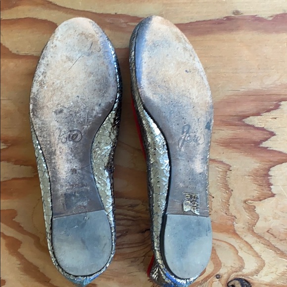 Joie Mirrored Silver Flats with Red Piping size 39 - Picture 4 of 4
